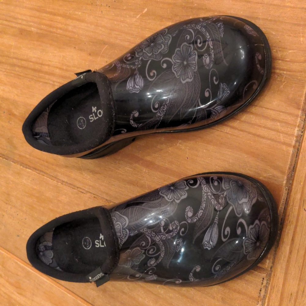 Women's Sloggers Waterproof Garden Clogs in Black Mod Floral Pattern, Size 7